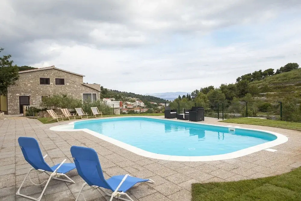Star - With Swimming Pool - A3 Ruzmarin