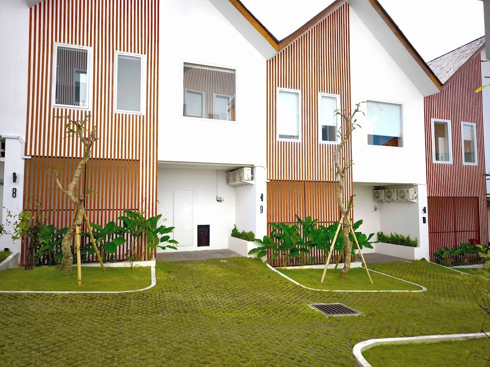 AKA Cemagi Townhouse
