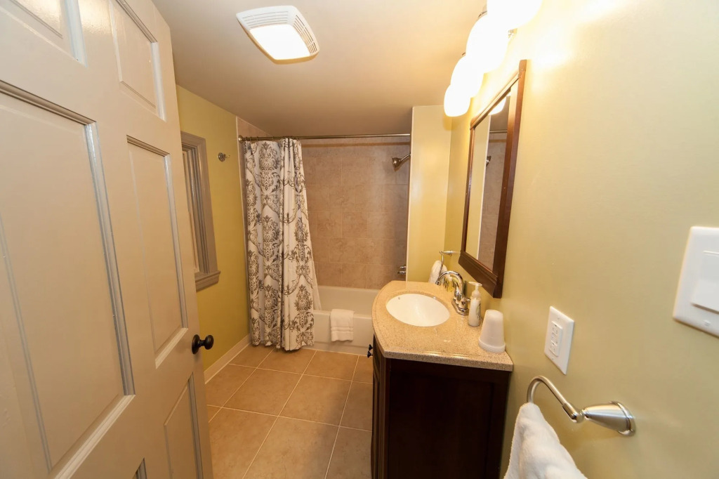 Log Cabin Lodge & Suites