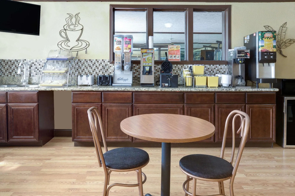 Days Inn & Suites - Sugar Land