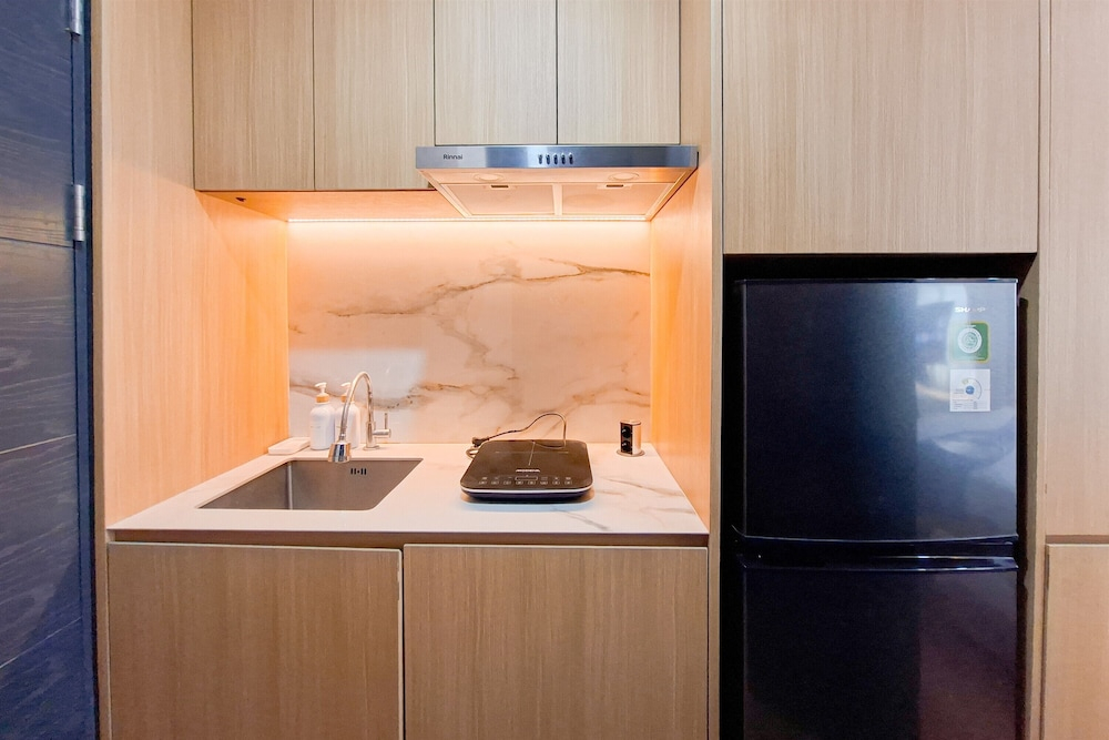 Comfortable And Relaxing Living In Studio At Apartment Collins Boulevard