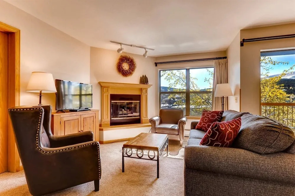 2 Bedroom Ski in Condo Only One Block From Historic Downtown, Shopping, Restaurants and Entertainment