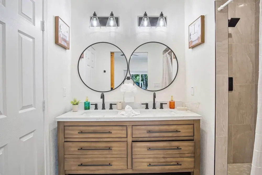 Urban Delight 4br/3ba Near City Center