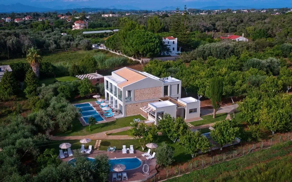 Alonaki Resort