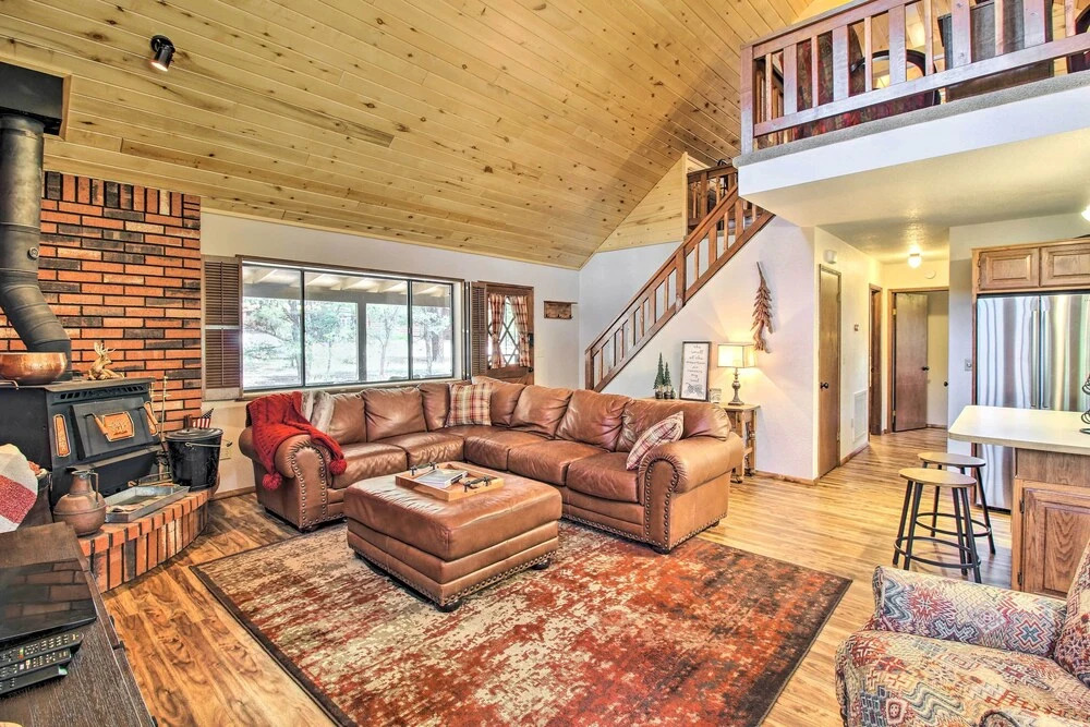 Rustic, Forest-view Retreat in Heber-overgaard!