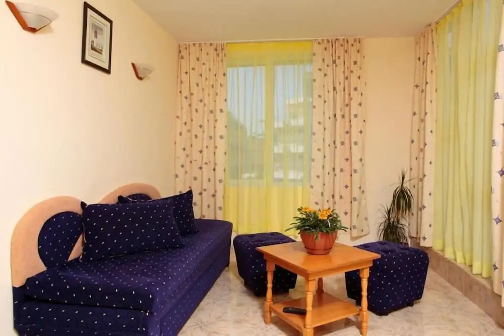 HOTEL Yanis