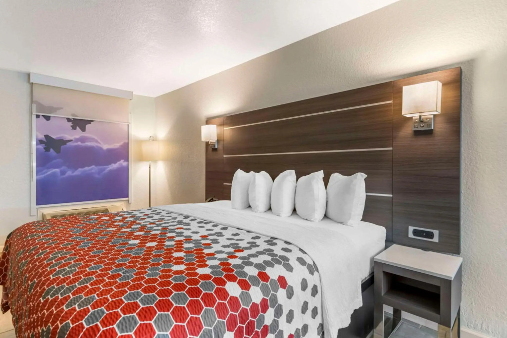 Econo Lodge Inn & Suites Near Lackland AFB