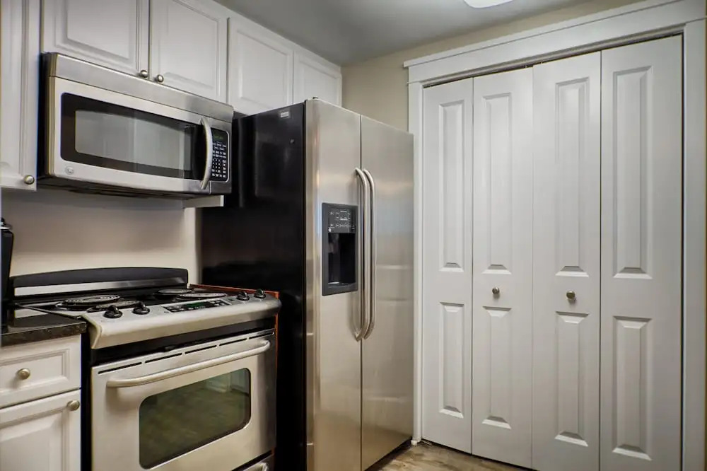 Waterscape A317 - 2 Br condo by RedAwning