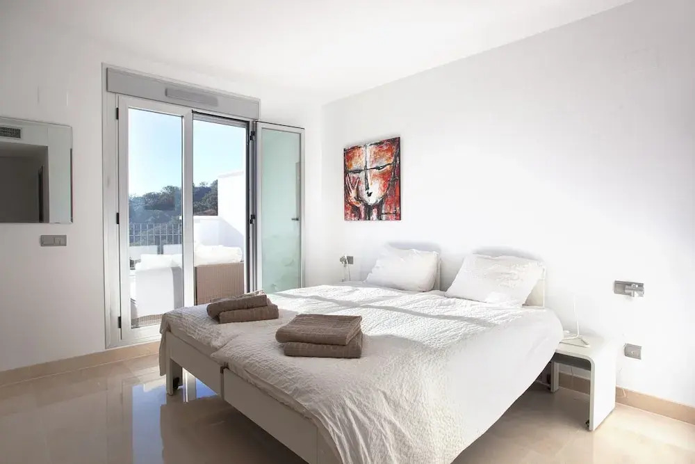 Sunny Terrace Apartment