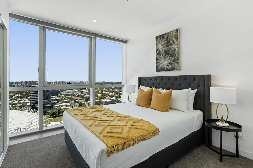 Executive 2-bed With Stadium View, Great Amenities