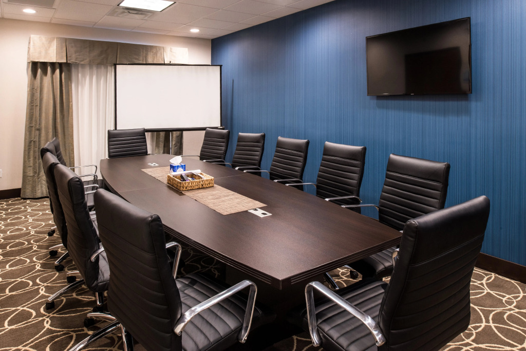 Holiday Inn Express & Suites Bakersfield Airport by IHG