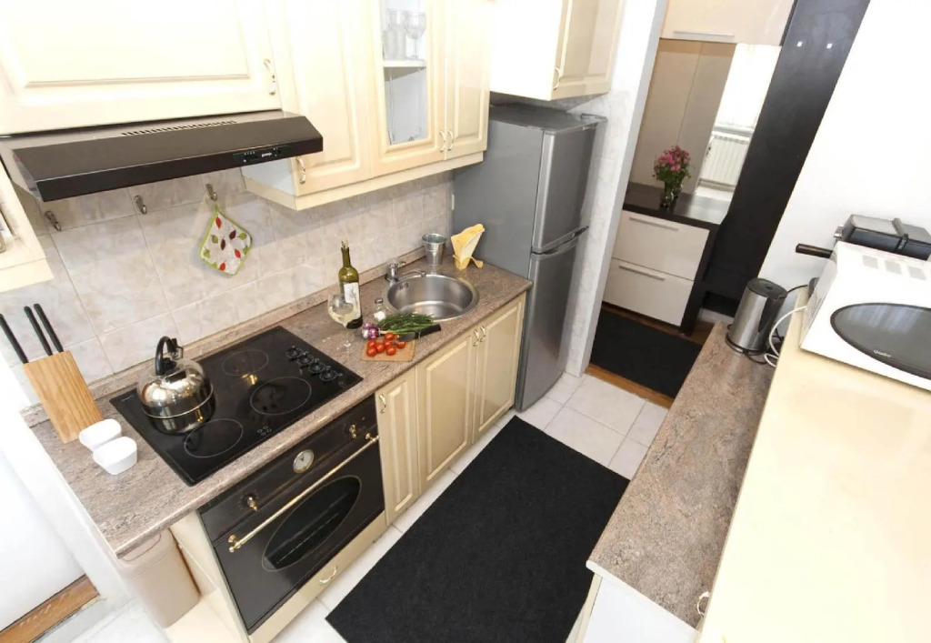 One Bedroom Apartment Hip & Spacious