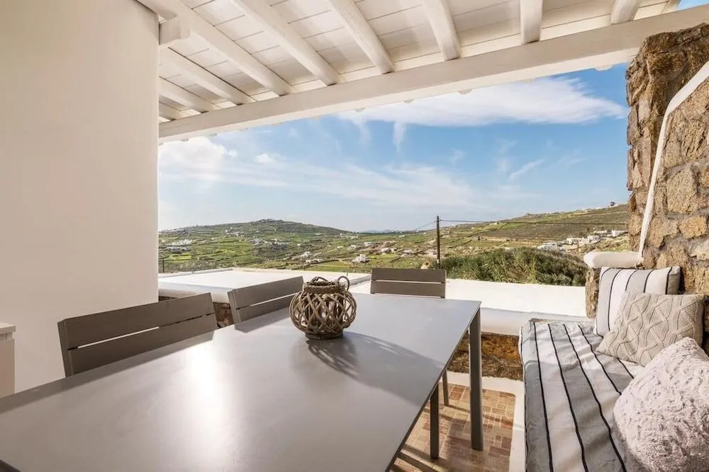 Luxury Villas  by Live&Travel