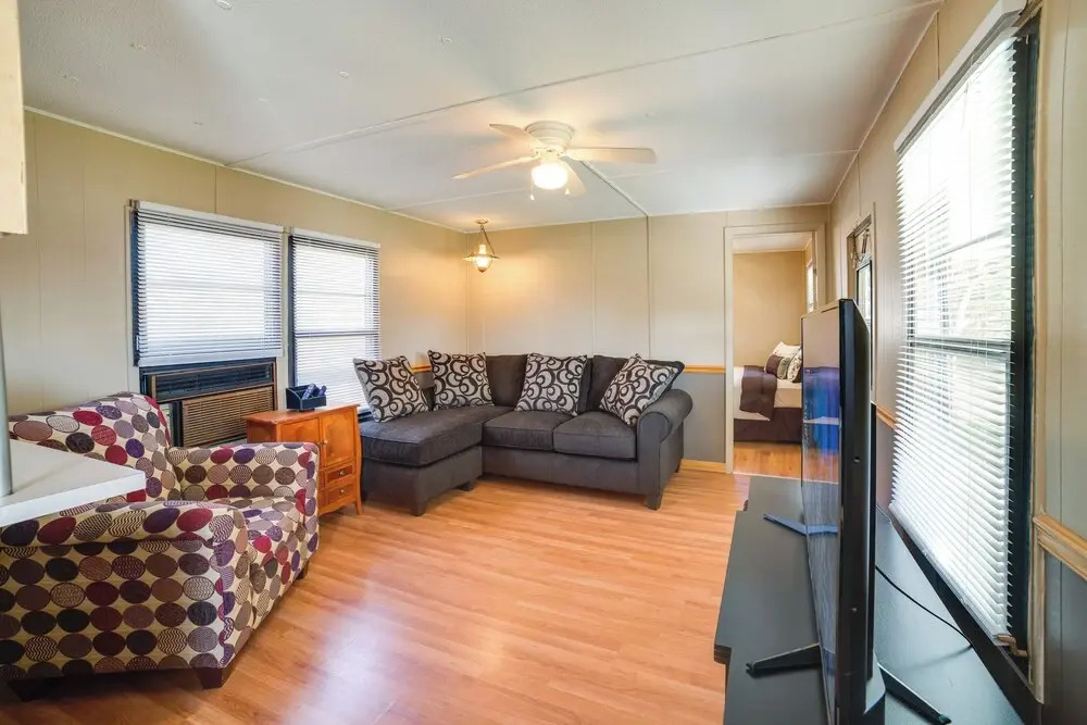 Waterloo Home: Walk to Pickwick Lake Fishing Pier!