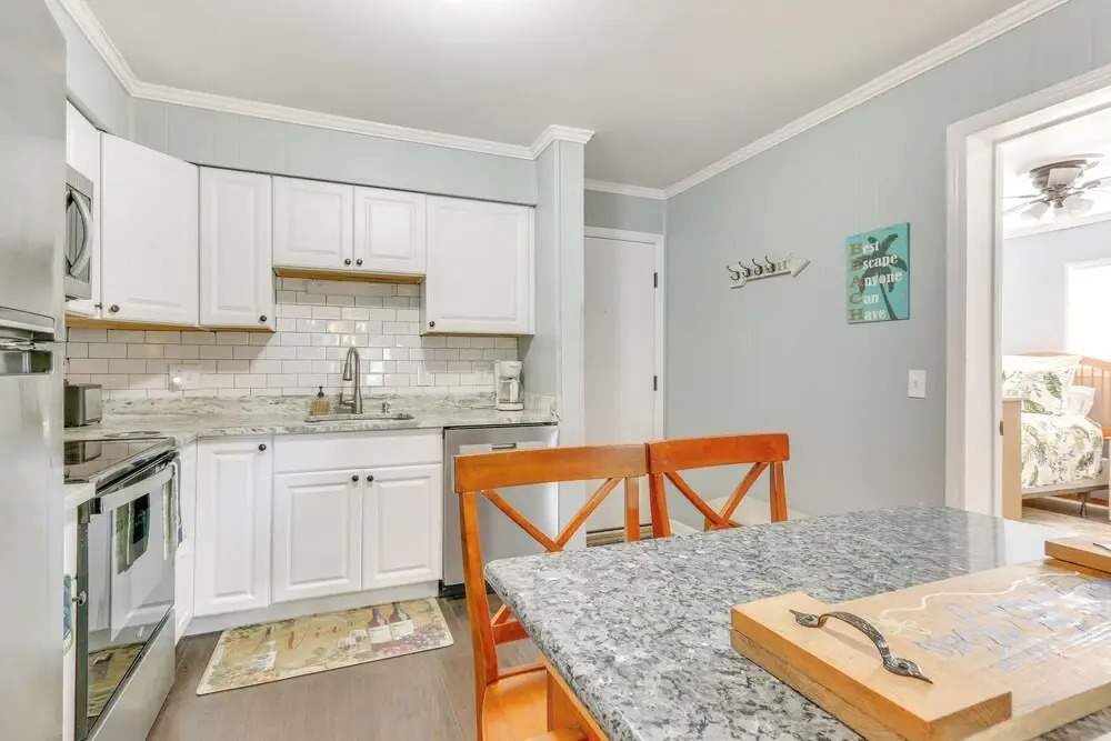 < 1 Mi to Coligny Beach Park: Condo w/ Tennis!