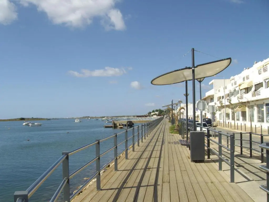 800m From the Boat to Praia das Cabanas, With Pool, Terrace, Wifi and air con