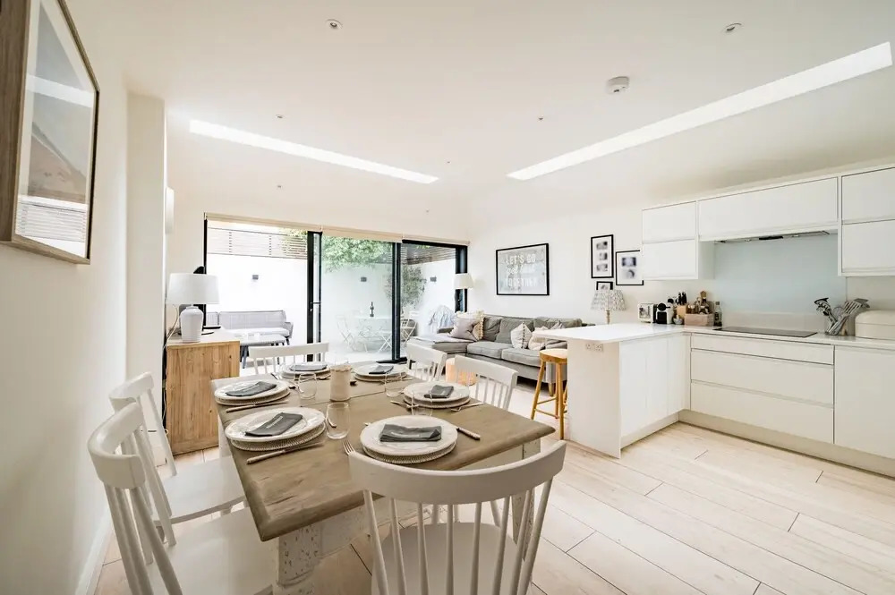Spacious Three Bedroom Garden Flat Near Clapham Common by Underthedoormat