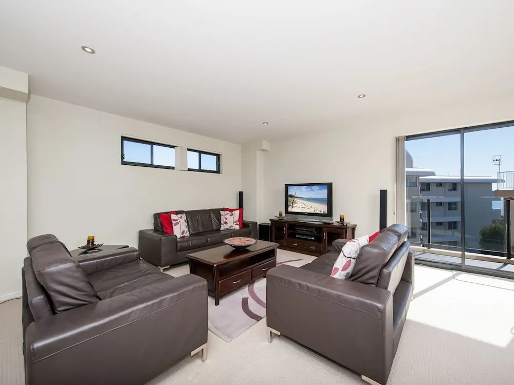 Dolphin Cove, Unit 13/2-6 Government Road
