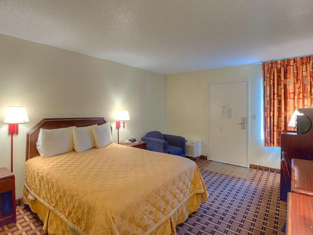 Continental Inn - Charlotte