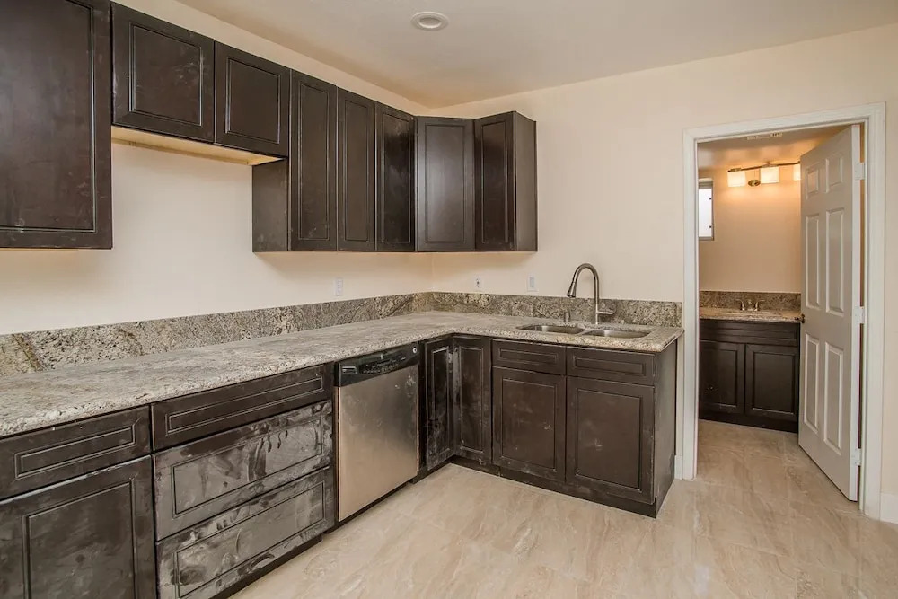 10B 9BA Mansion Sleeps 22 with Pool&Spa