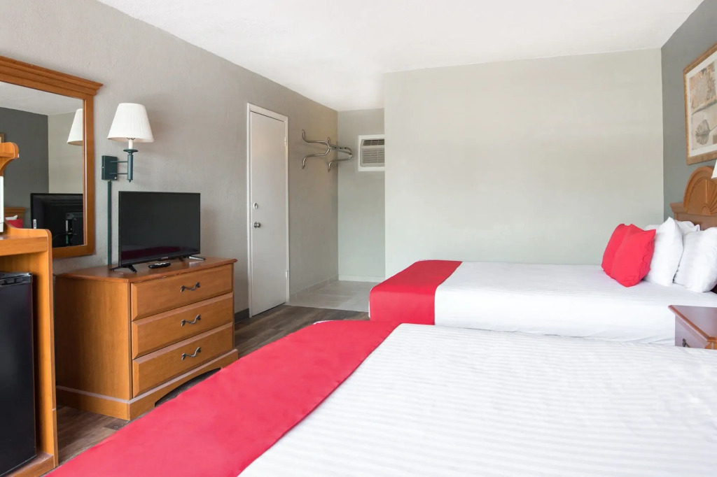 OYO Hotel Mustang Silver Spring FL