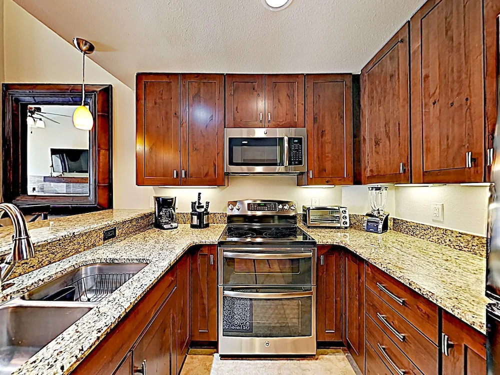 Benchmark #611 - 3 Br Condo