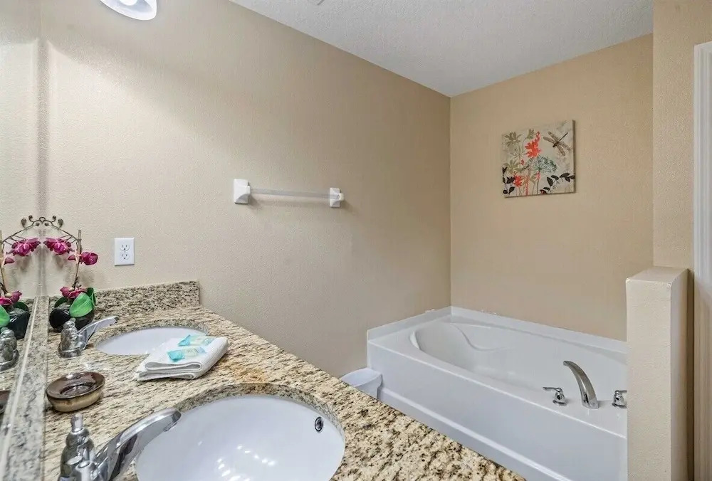 2820-5-rc-impeccable Corner lot Home
