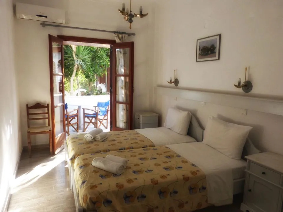 Black Sand Apartments Santorini