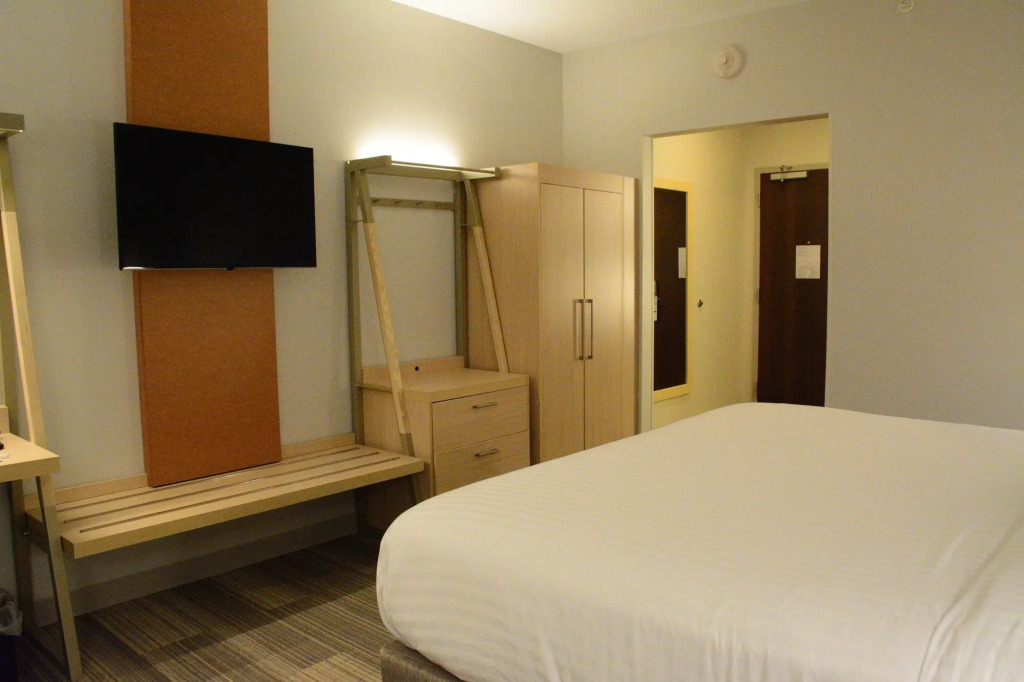 Holiday Inn Express & Suites Lexington Park California by IHG
