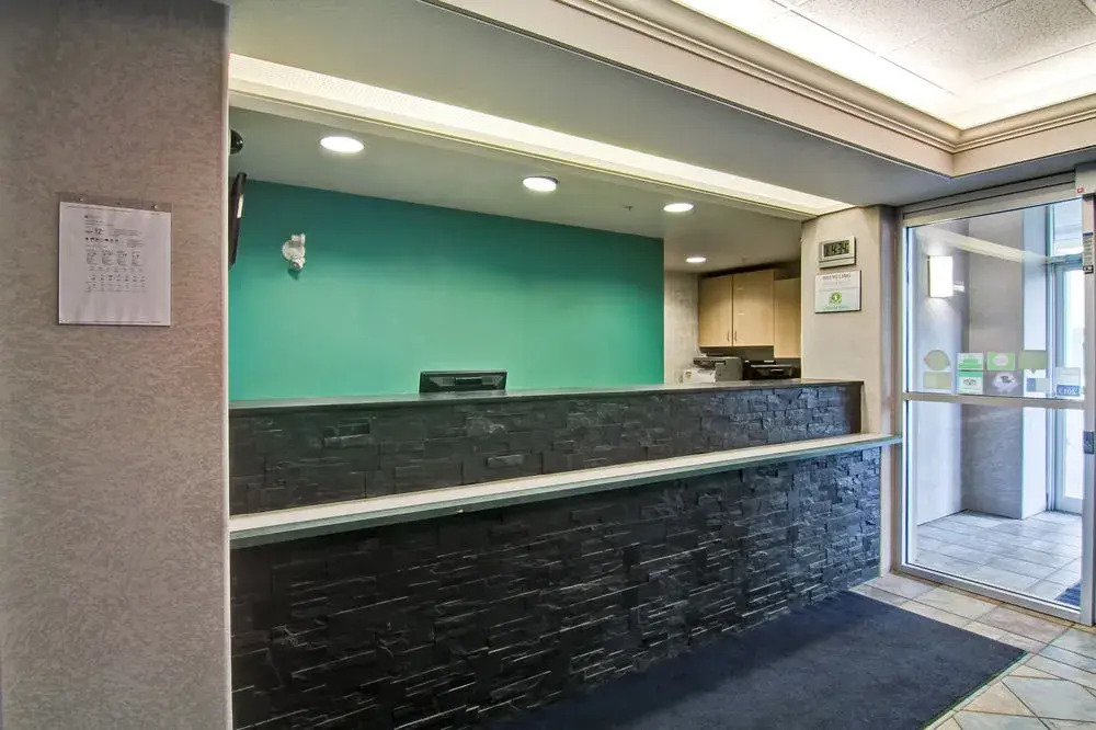 Prairie Crest Medicine Hat by IHG
