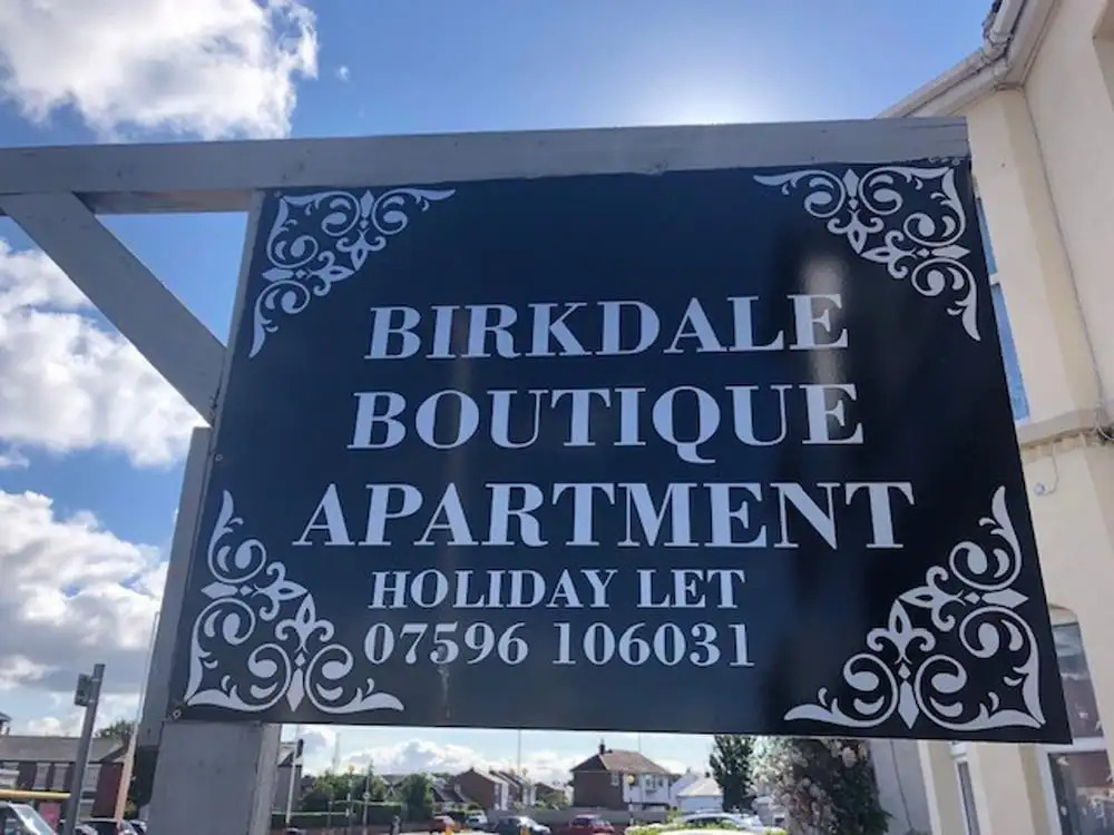 2br-sleeps5-privategarden-freeparking-pets
