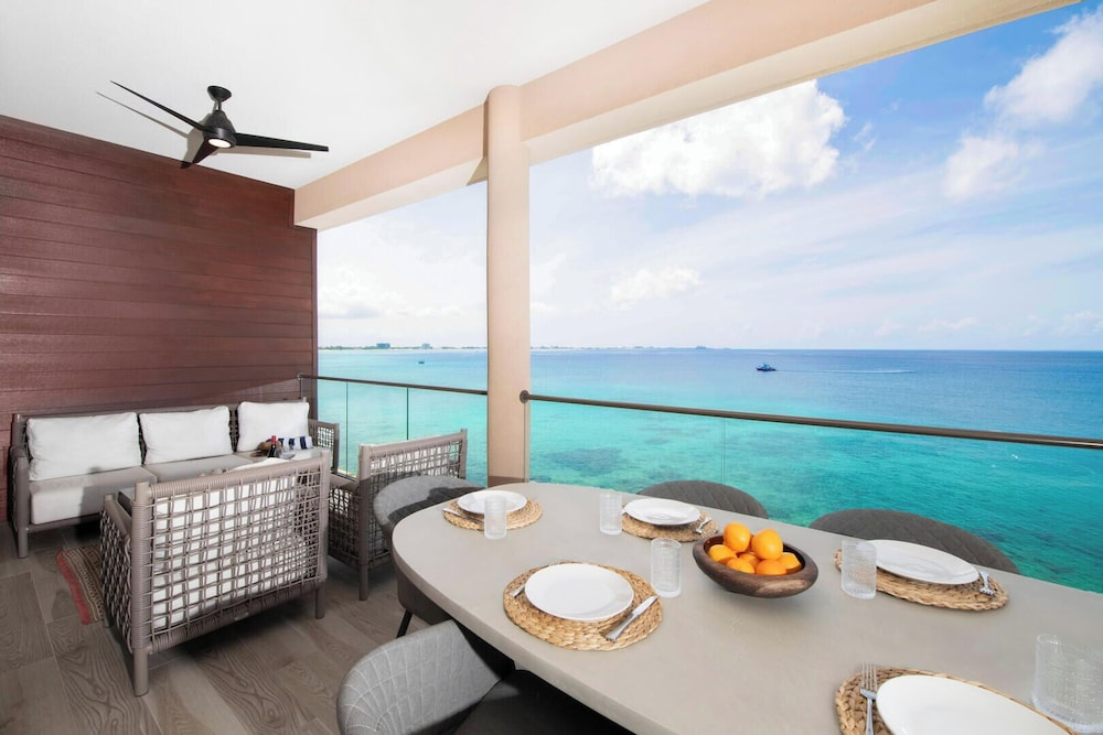 SeaDreams Boutique Condos