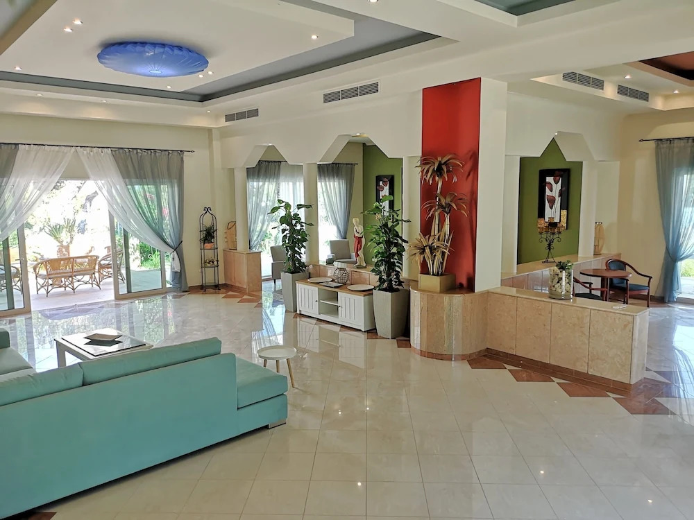 Louis Luxury Villa by living in blue