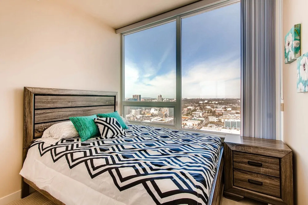 Beautiful 3 Bedroom Luxury Bldg