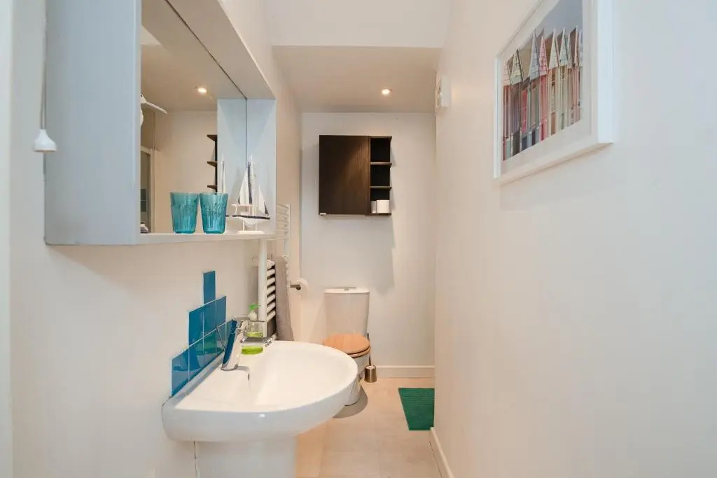 Great family flat just 10 mins walk to beach