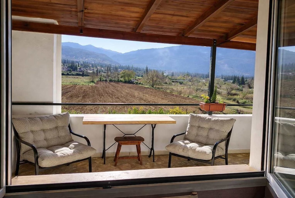 Quiet Two-level Mountain Villa Dorothy Polydrosos