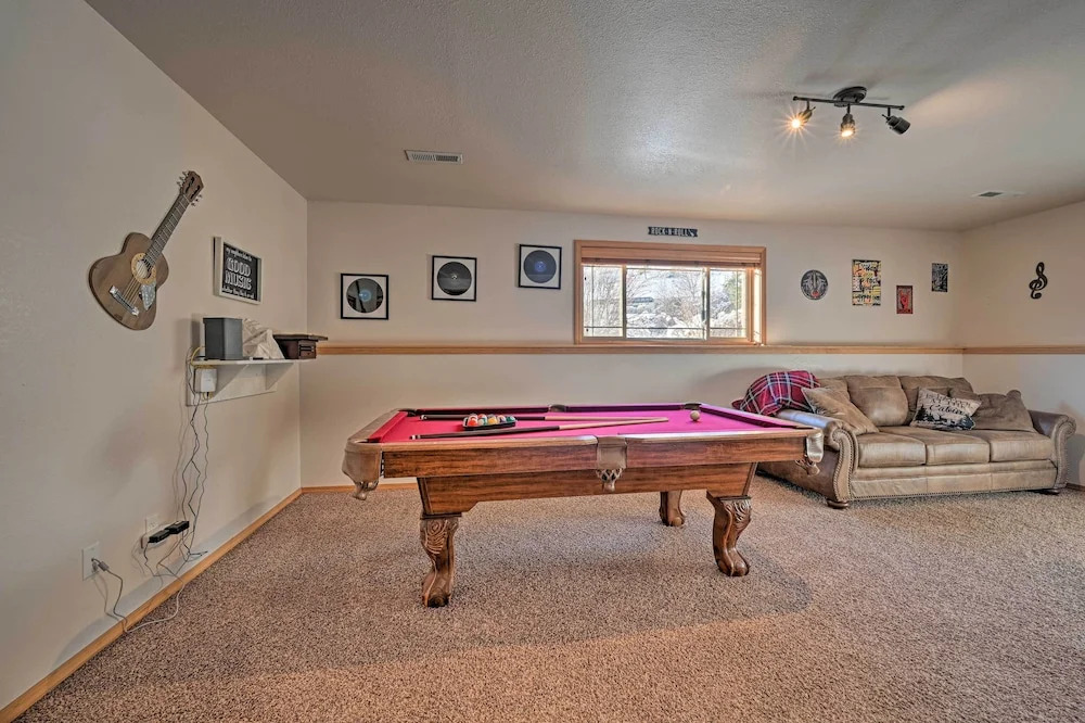 Peaceful Superior Home w/ Fire Pit & Mtn View