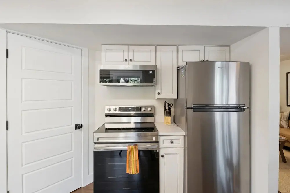 Minutes From the Strip - Nightlife and Dining!