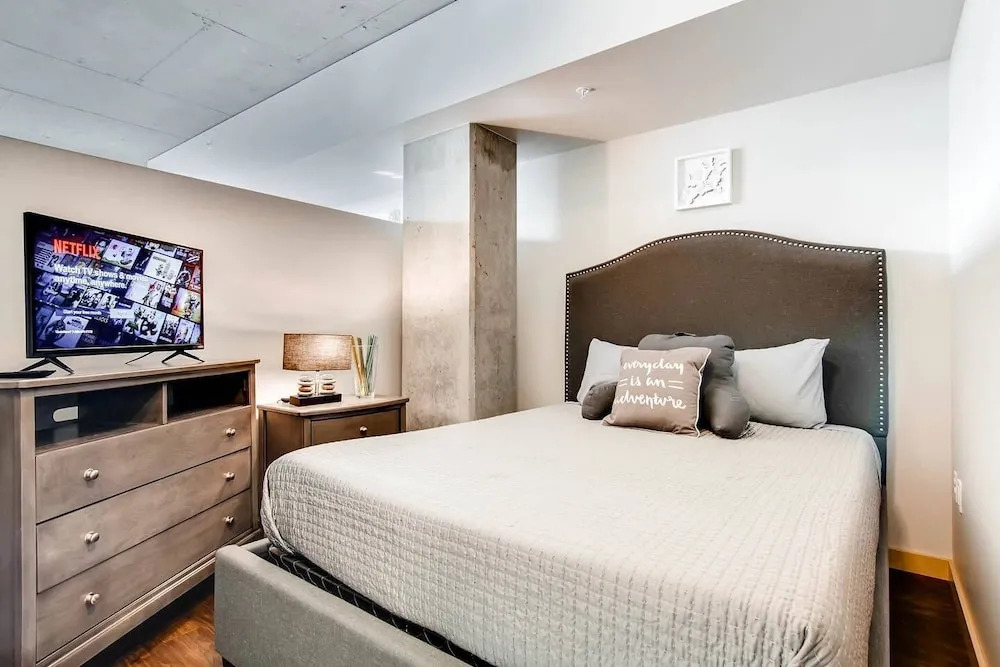 Speechless In Seattle! #1 Location - 2BR - Free Parking! (VR1)