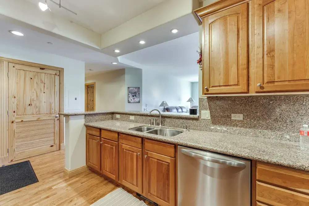 2 Mi to Angel Fire Resort: Mtn-view Condo!