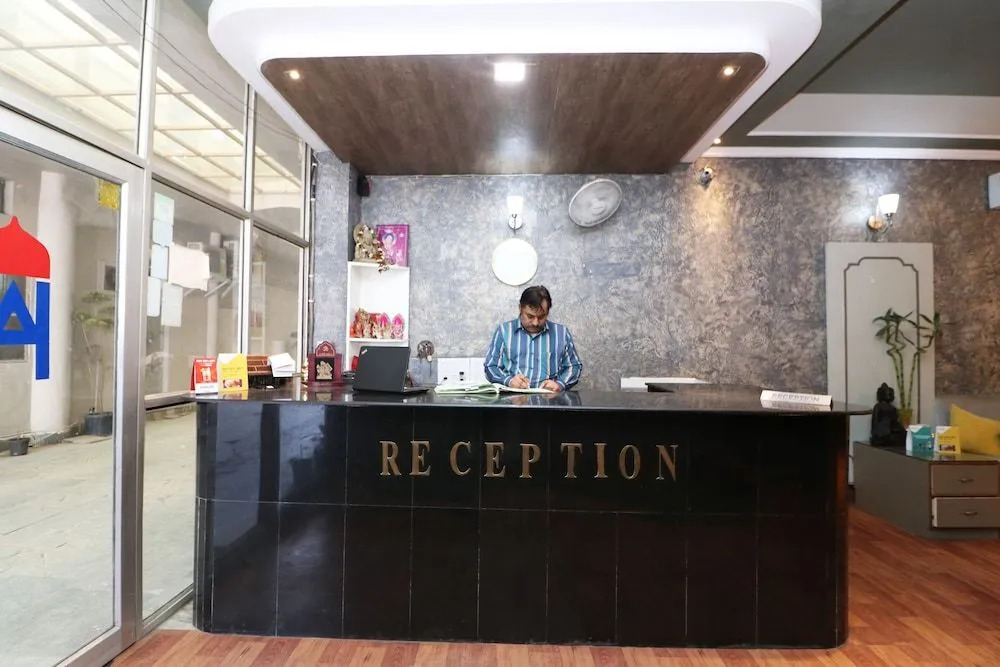 OYO 36085 Hotel Apollo Agra
