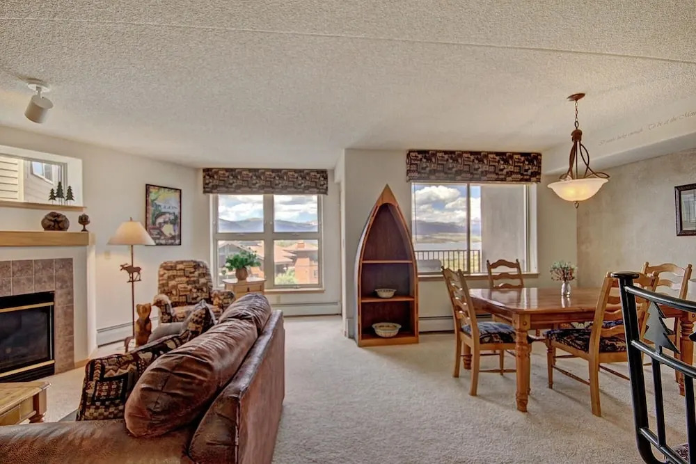 Towers at Lakepoint 605 by RedAwning