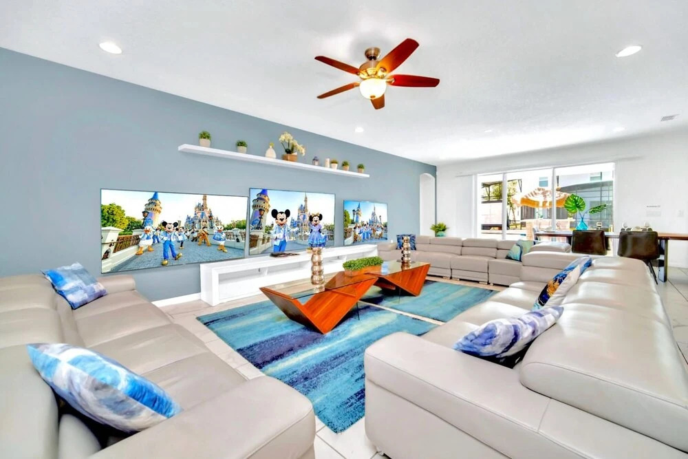 15br Mansion w Private Pool BBQ and Netflix