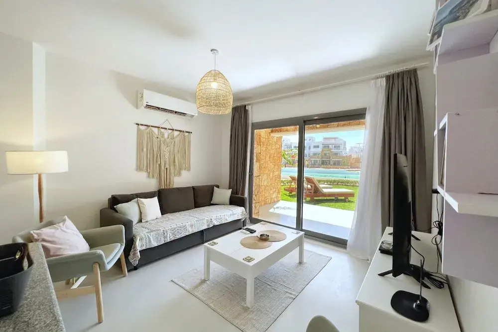 Xuru Stays I Lagoonfront Easy 1bdr @ Swan Lake El Gouna