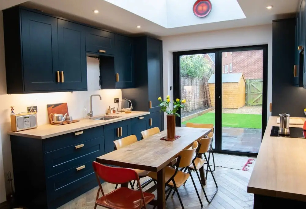 2 Bedroom West London Home With Excellent Connections