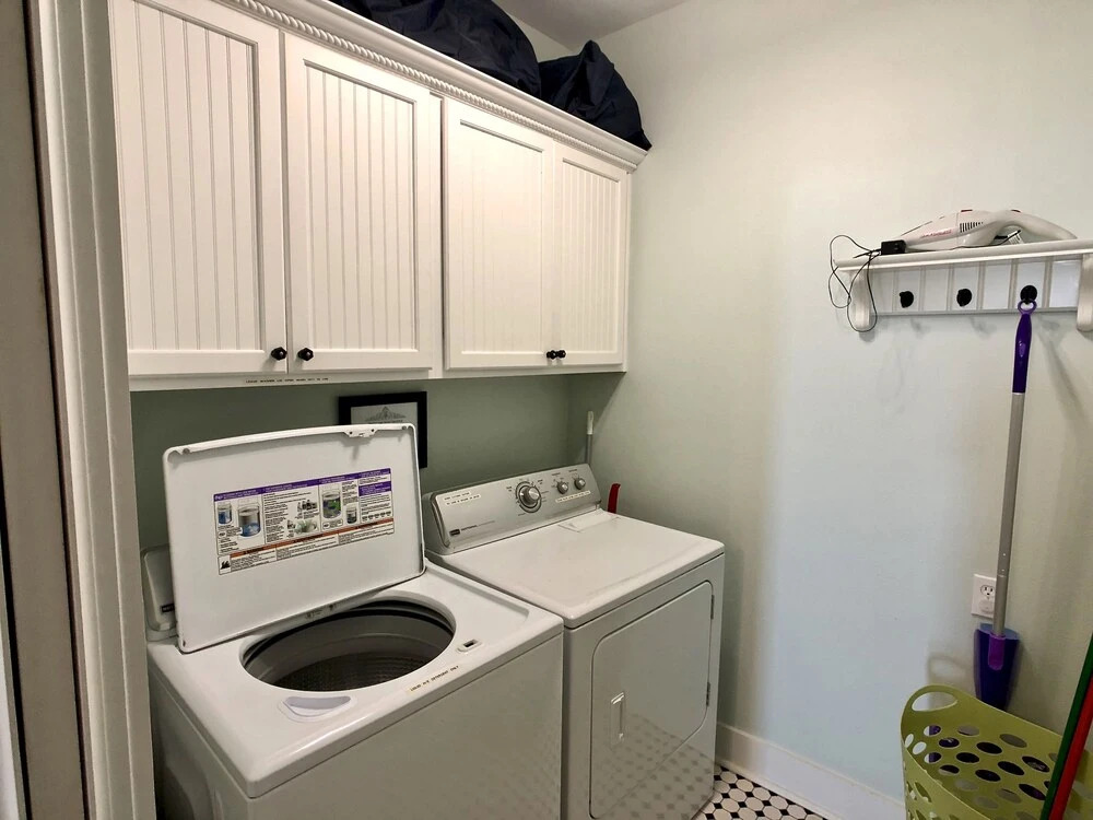 Chillax Inn 3 Bedroom Home by RedAwning