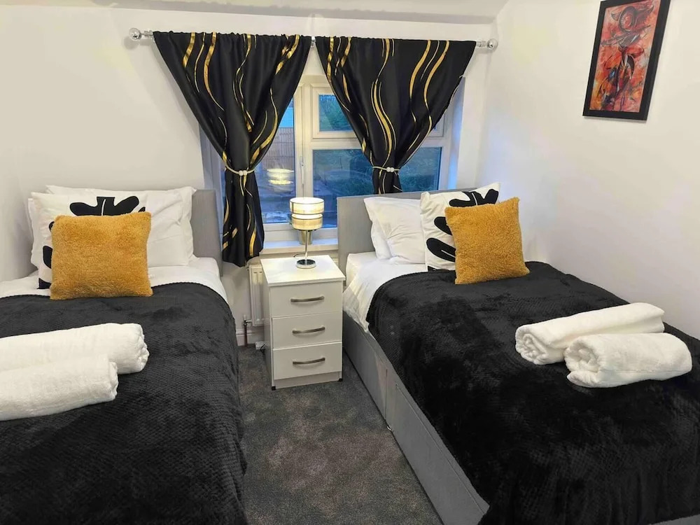 3-bed Home, Sleeps 8, Ideal for Large Groups