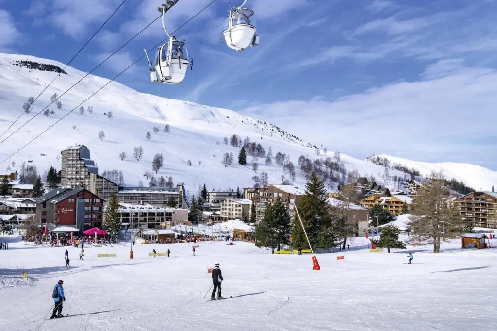 Hôtel Les 2 Alpes LOrée Des Pistes