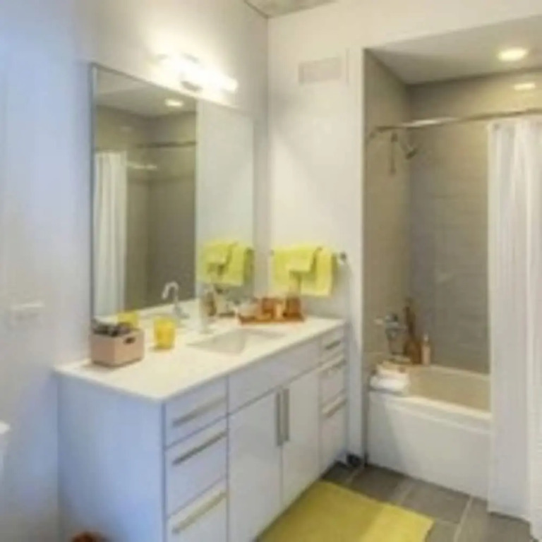 Beautiful 2 Bedrooms 2 Bathrooms Chicago Wells Ohio Apartment 4 Guests