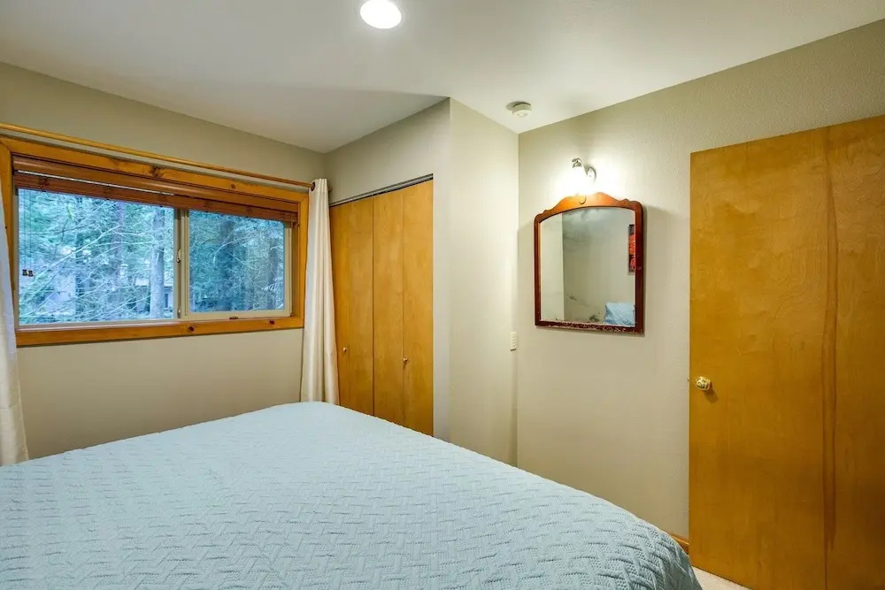 Mt Baker Lodging Cabin 40 - HOT TUB, PETS, SLEEPS 8! by MBL